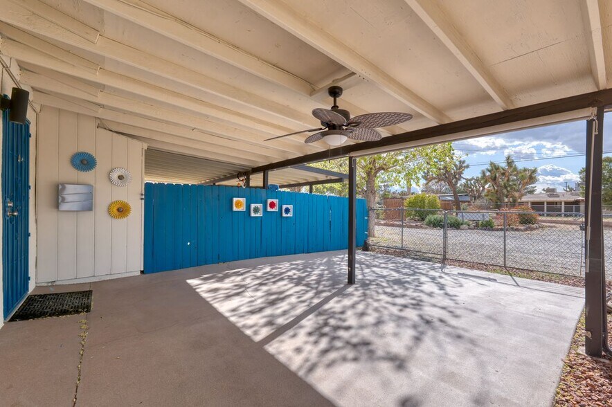 Building Photo - 7432 Dumosa Ave
