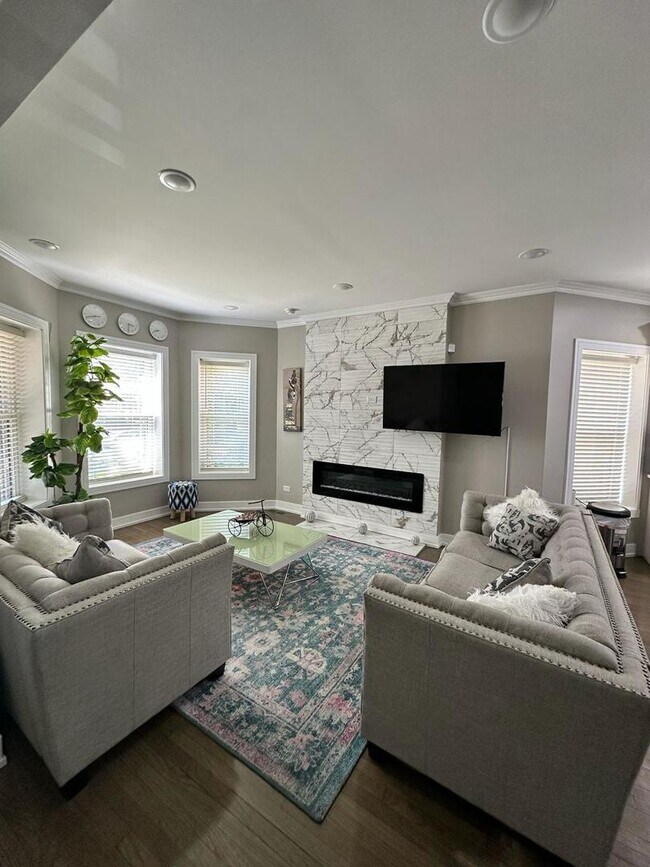 Building Photo - 6807 S Calumet Ave