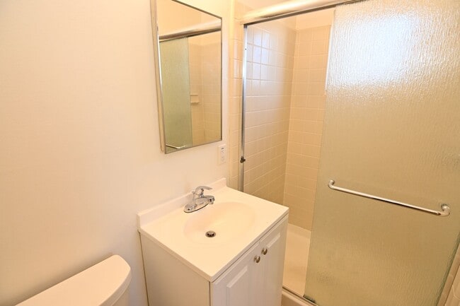 Building Photo - Central Santa Clara Location, 3/2 with AC