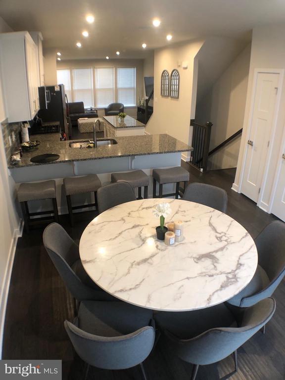 Building Photo - 6212 Editors Park Dr