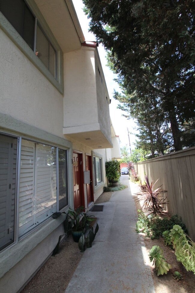Building Photo - Gorgeous, Multi-Level 3 BD, 2 BA in North ...