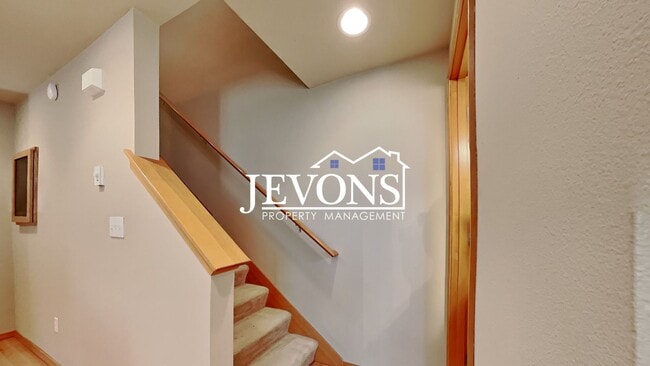 Building Photo - Charming two-story condo with two master s...