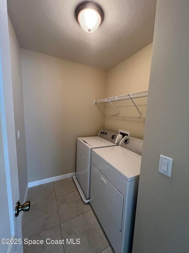 Building Photo - 146 Clemente Dr