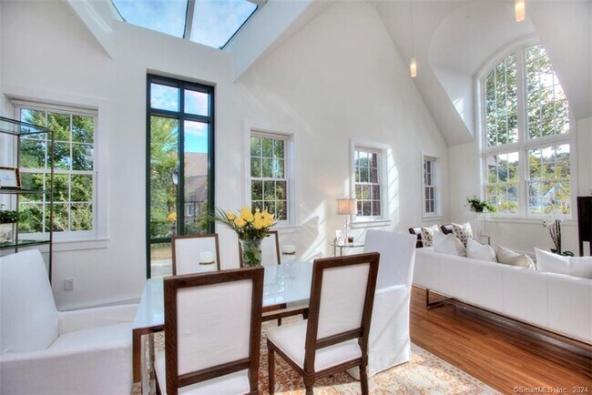 Building Photo - 5 Church Ln