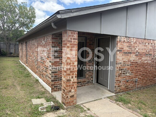 Building Photo - HUGE Price Drop West Ft Worth 3 Bedroom