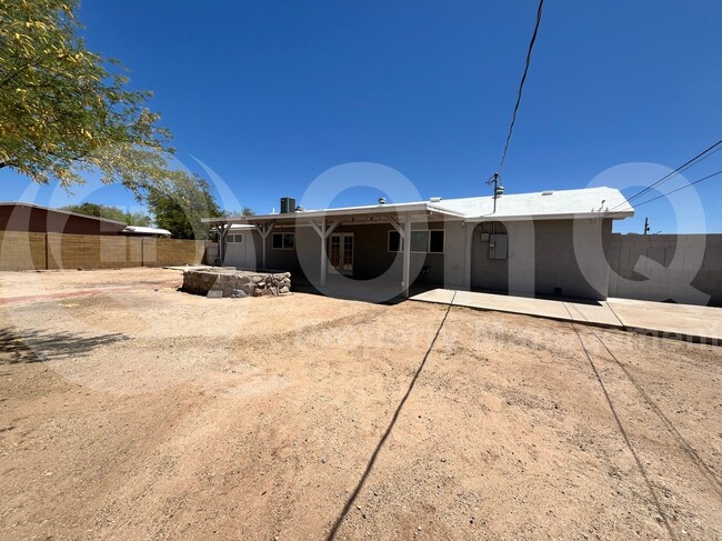 Building Photo - 826 S Sarnoff Dr