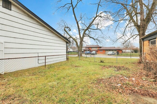 Building Photo - 1634 S James Rd