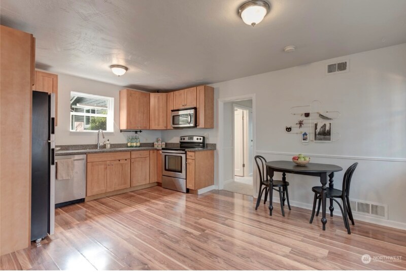 Building Photo - 8147 9th Ave SW