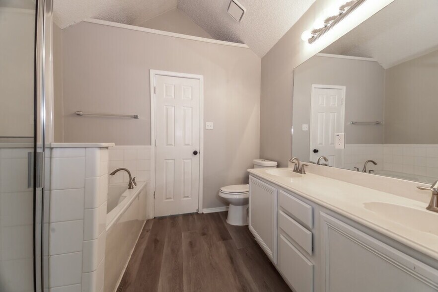 Building Photo - 5360 Waterford Dr