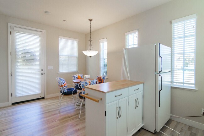 Building Photo - 171 Fennel Ct