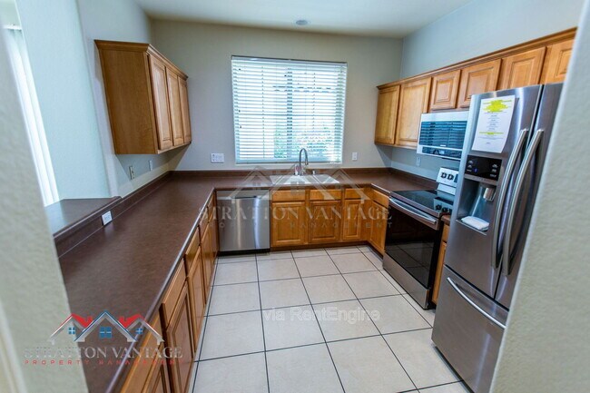 Building Photo - 13562 W Cypress St