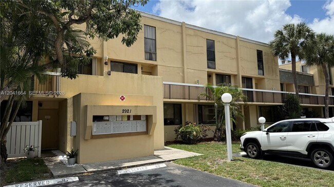 Building Photo - 2921 SW 87th Ave