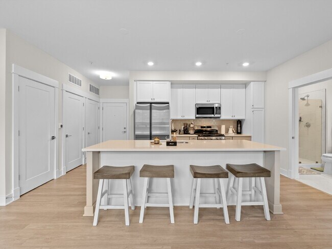Building Photo - Stylish Townhome in Sought-After Ashburn L...