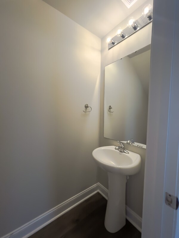 Building Photo - 723 Pine St