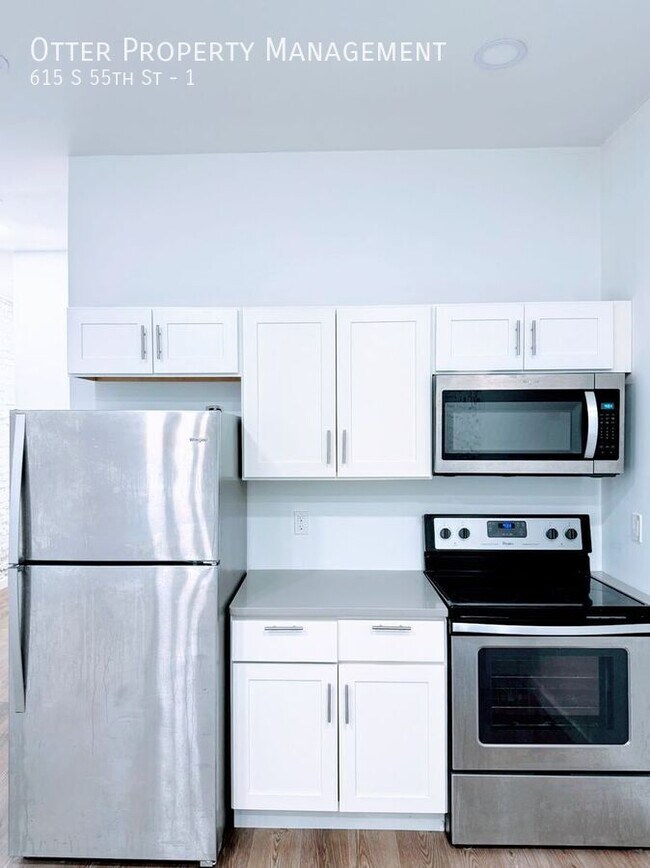 Building Photo - 615 S 55th St