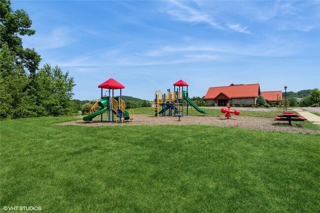 Building Photo - 335 Osona Ln