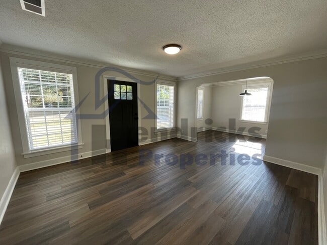 Building Photo - 967 Little John Rd