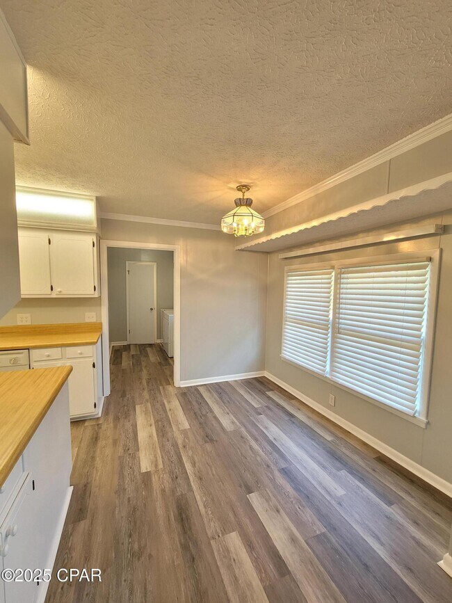 Building Photo - 2512 W 27th St