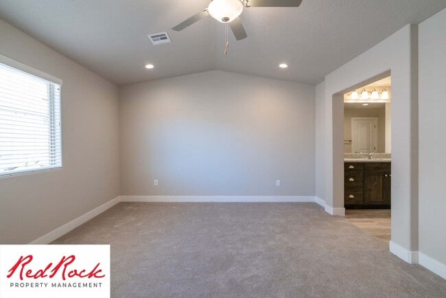 Building Photo - 3 Bedroom Hurricane Townhome With Scenic Views