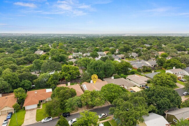 Building Photo - 4902 Pelham Dr
