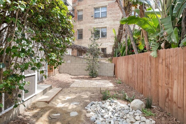 Building Photo - Emmet Terrace Triplex