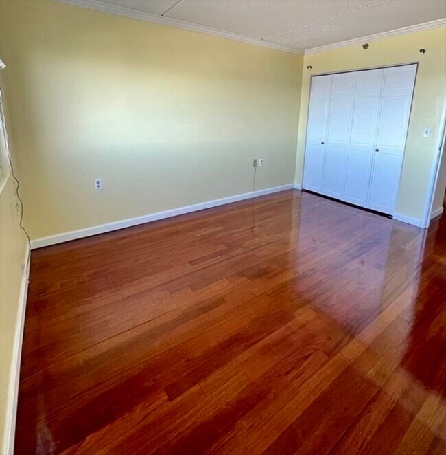 Building Photo - 100 Cove Way