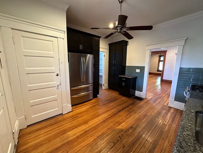 Building Photo - Hunter Ave 1045-1047 GW2