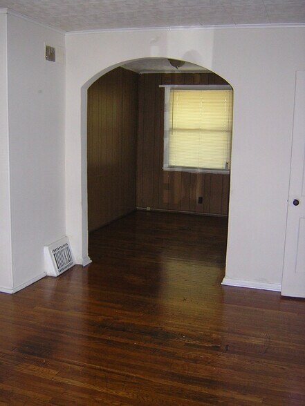 Building Photo - 3827 Saint Margaret St