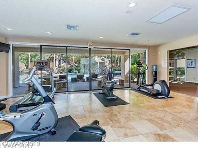 Building Photo - UPSTAIRS CONDO! 2 BEDROOMS 2 BATHROOMS WIT...