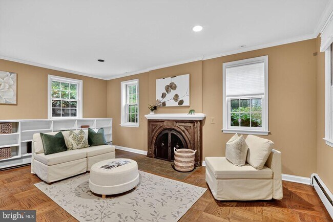 Building Photo - 829 Bryn Mawr Ave