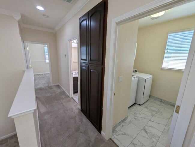 Building Photo - Well-Appointed Fairfield 3/2.5 Home with E...