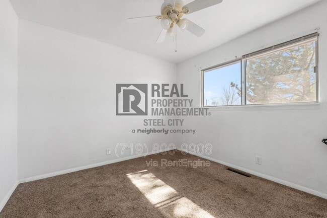 Building Photo - 3211 Fairfield Ln