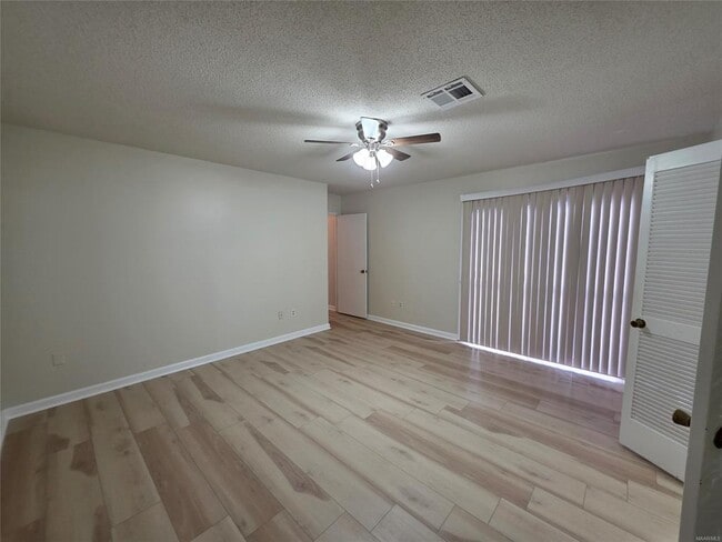 Building Photo - 4254 Lawnwood Dr