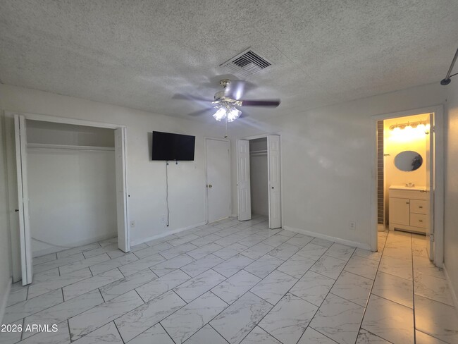 Building Photo - 4950 W Stella Ln