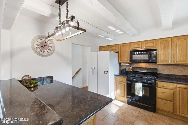 Building Photo - 42 Monroe Ave