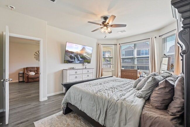 Building Photo - 2221 Raider Dr