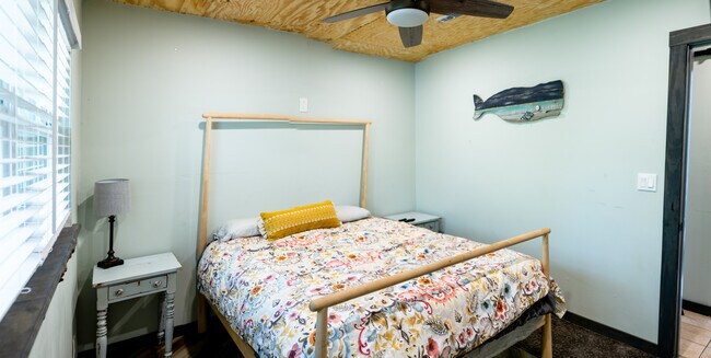 Building Photo - 105 21st Ave