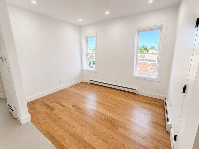 Building Photo - 100 Ingraham Pl