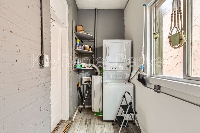 Building Photo - 4543 Columbine St