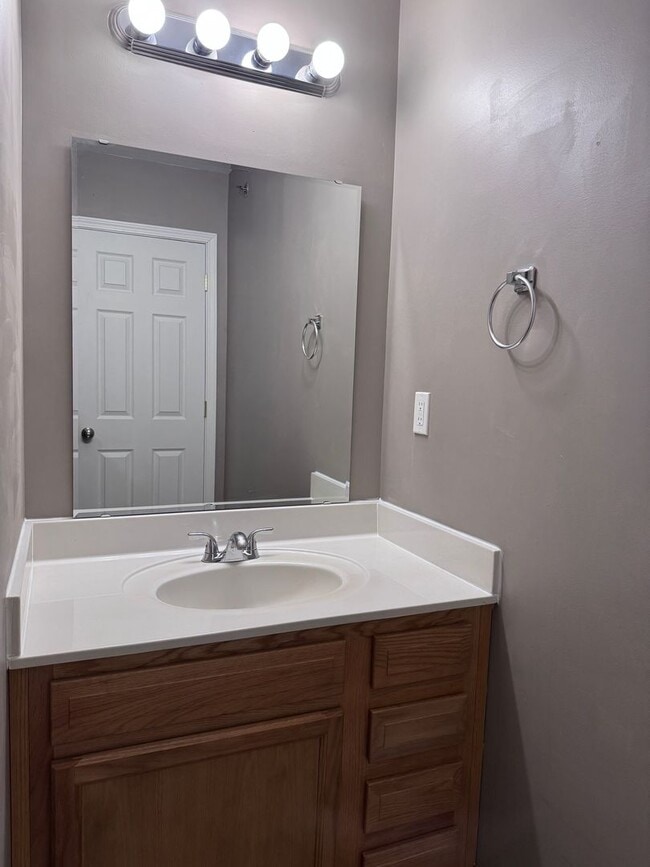 Building Photo - Central AVL Condo - Huge Deck, Views and Community Pool