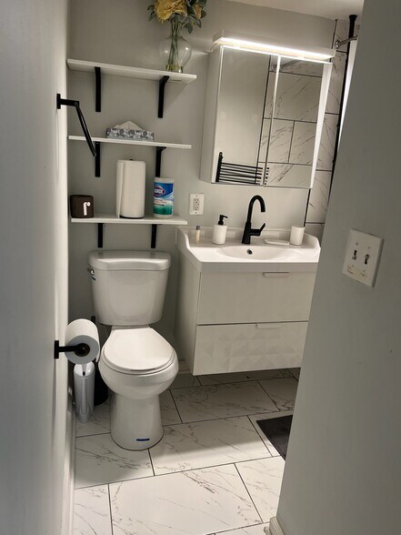 Building Photo - 633 14th St NE