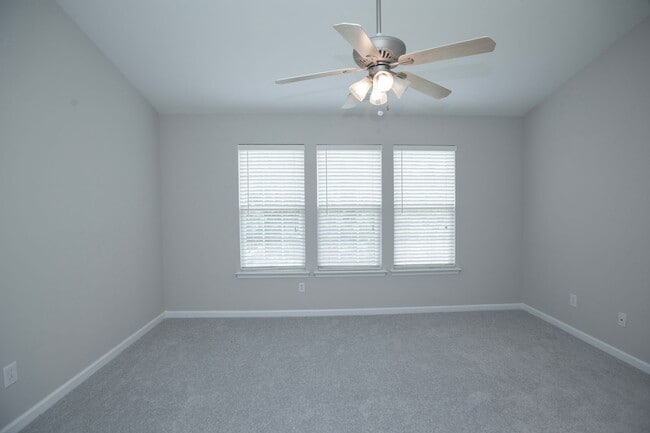 Building Photo - 2 Bedroom 2.5 Bath with Lake View in Morrisville, NC!