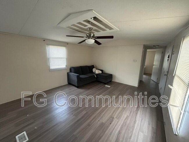 Building Photo - 1803 Breezewood Dr