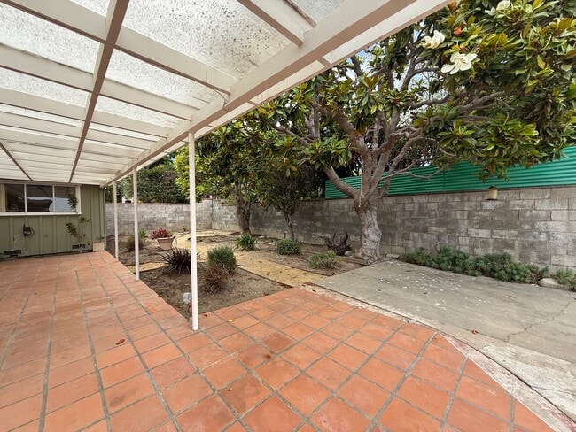 Building Photo - 1950's Ranch Style Home Above Ventura College