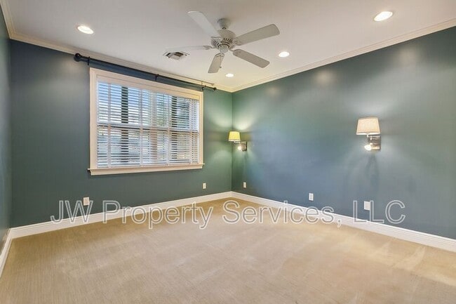 Building Photo - 5427 Charlotte Dr