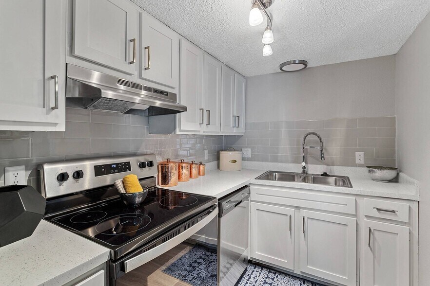 Penn Station 1920 Heritage Park Dr Oklahoma City OK 73120 Apartment