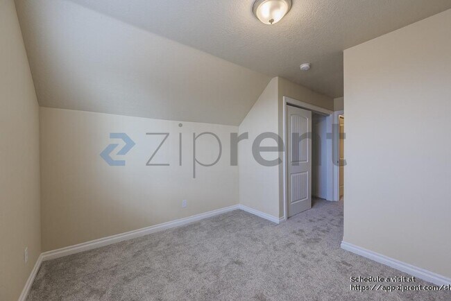 Building Photo - 10326 Avondale Dr