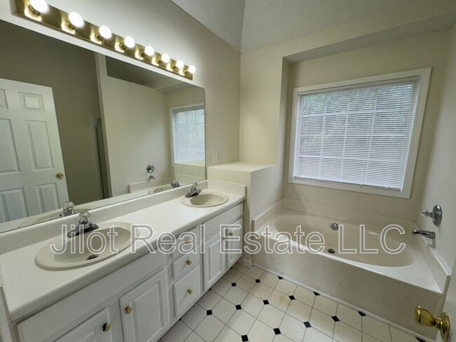 Building Photo - 5376 Sorrells Path