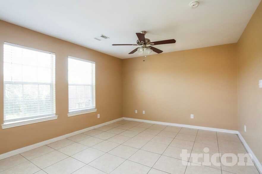 Building Photo - 6128 Silver Leaf Dr