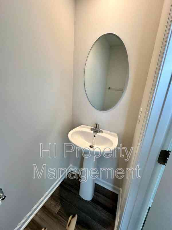 Building Photo - 11 High Pne Trl